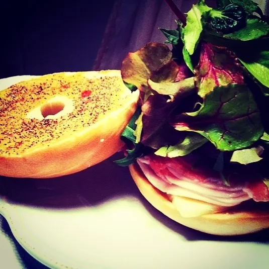 Snapdishの料理写真:Apple Pancetta Bagel Sandwich|tayukoさん