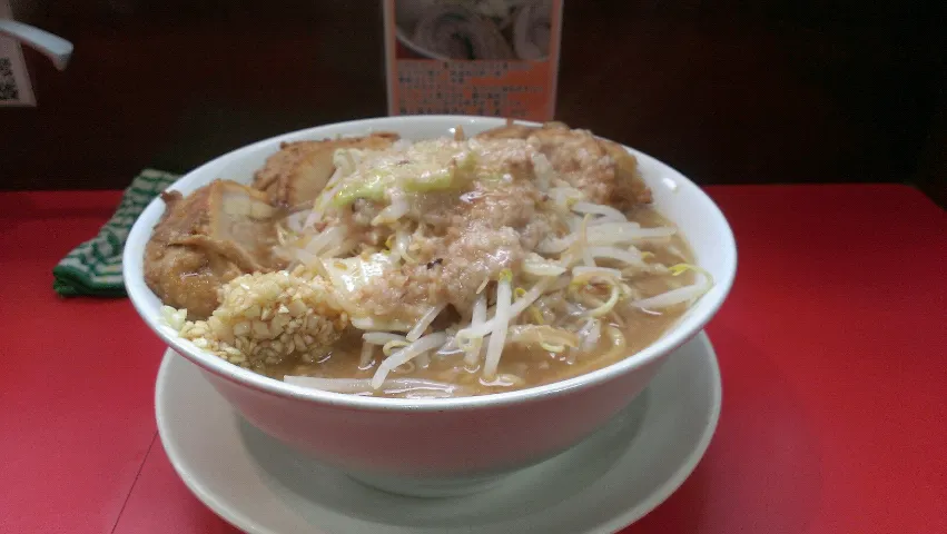 用心棒の豚ラーメン　野菜少な目ニンニク|大脇さん