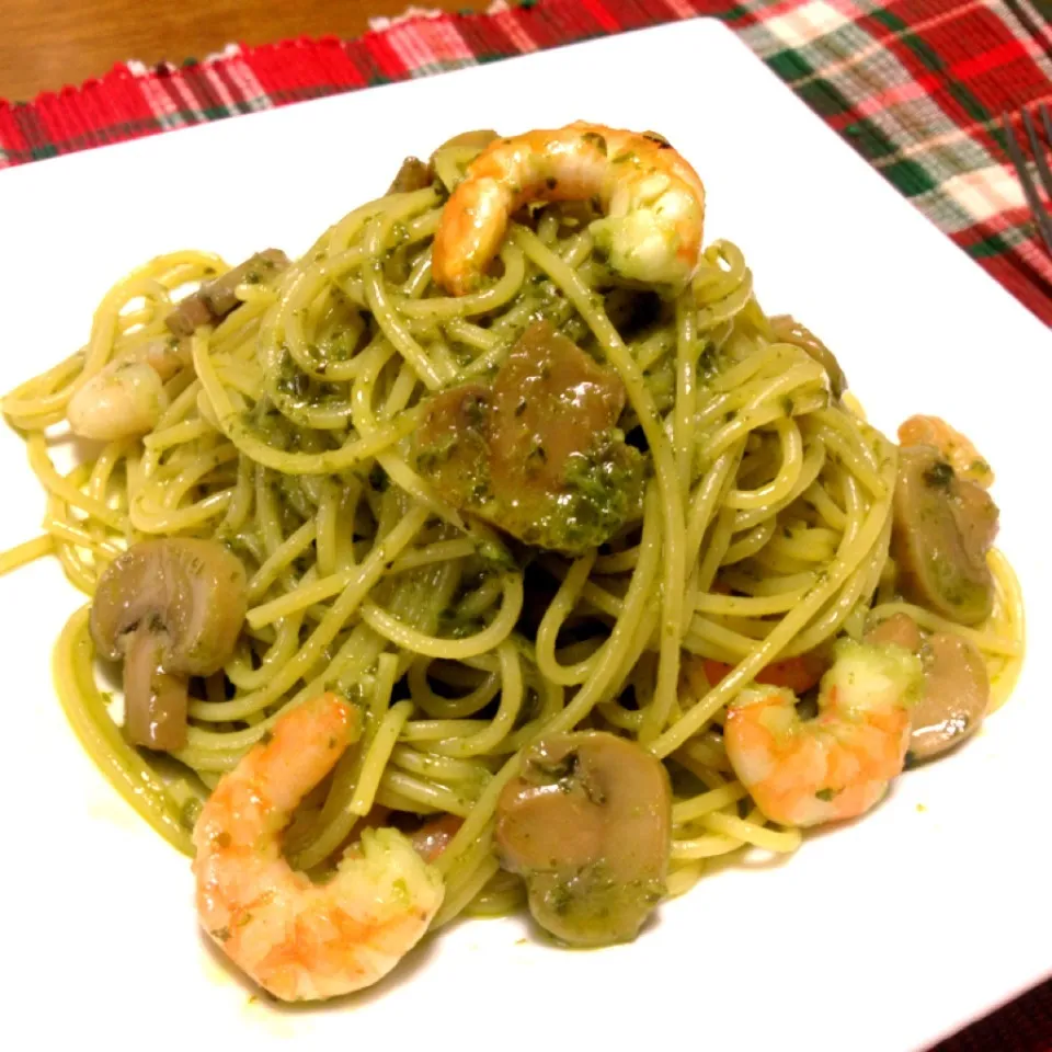 海老とマッシュルームのジェノバソースパスタ🍝|🍎ゆかりんご🍎さん