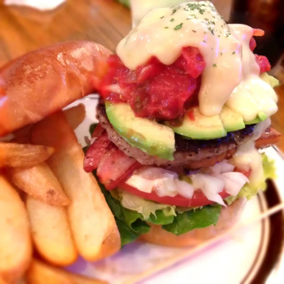 Avocado salsa cheeseburger|Junya Tanakaさん