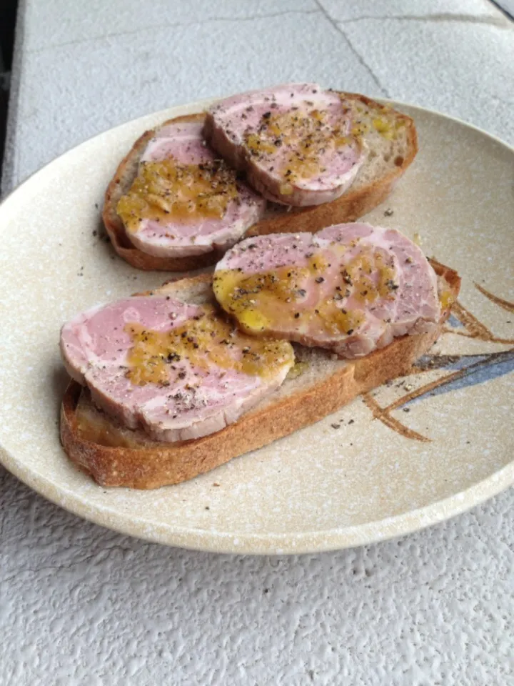 Homemade ham on nice bread with garlic oil|Halfdan Rumpさん