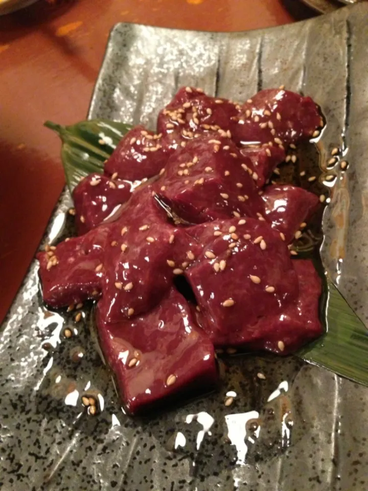 Eating raw liver,so good...omg....|lavie ryouyaさん