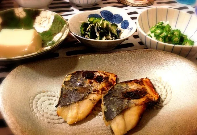 ご飯がすすむセット🍀鰆の西京焼き🍀山芋たんざくオクラ添え🍀ワカメの酢のもの🍀胡麻豆腐|mochaさん