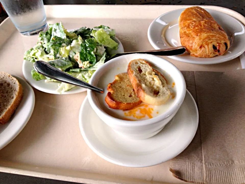 Potato soup, Caesar salad and chocolate croissant|Elise Templetさん