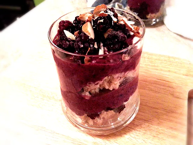 Blackberry oatmeal parfait (moonlet's recipe)|Danielaさん