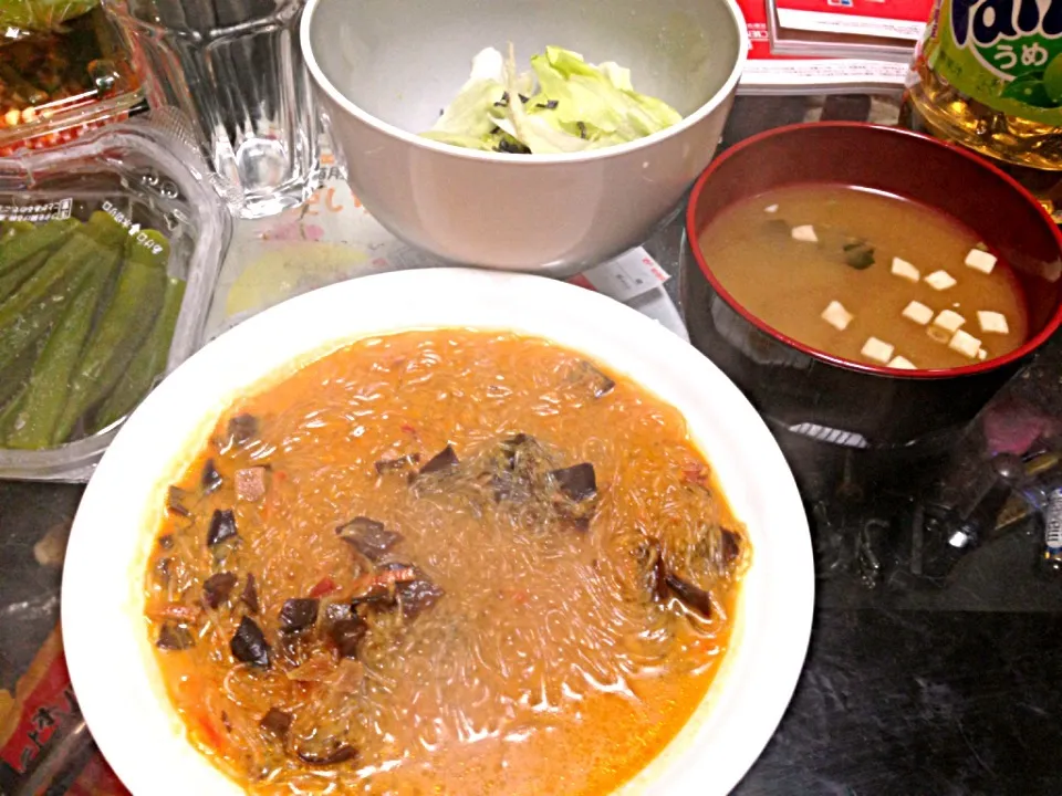 麻婆春雨とおつまみレタスと味噌汁|夏海さん