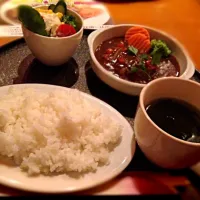 カレー煮込みハンバーグ|佐藤絢佳さん