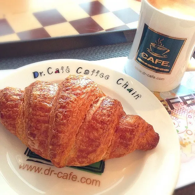 Snapdishの料理写真:Butter Croissant ☕Cappucino💓Ⓗⓐⓥⓔ ⓐ Ⓖⓞⓞⓓ ⓓⓐⓨ  (･∀-) |🎀Kittyna🌸さん