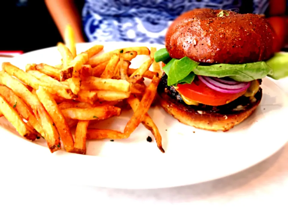 Kobe Beef Burger with Fries from Bottega Louie|sooprcoolchicaさん