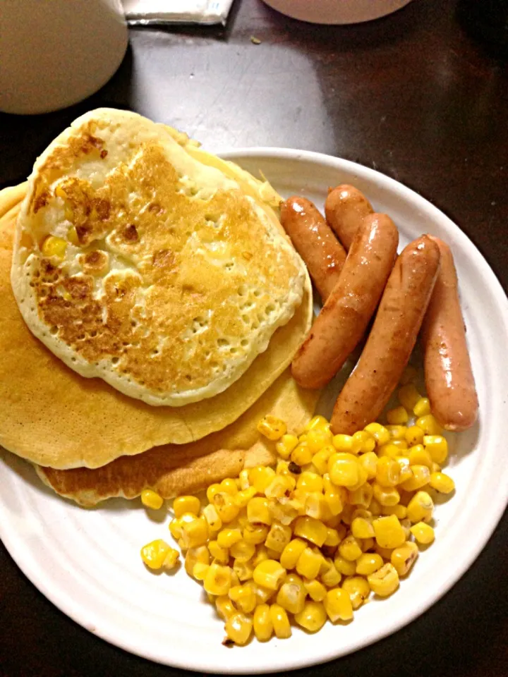 コーン入りパンケーキで朝食(●´∀｀●)|大きな樹さん