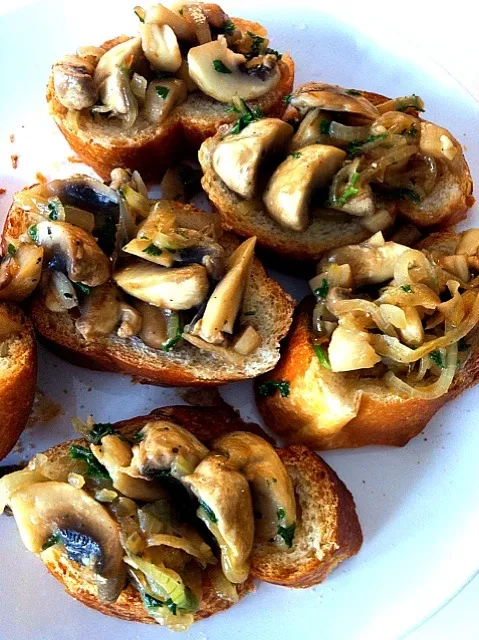 Mushroom bruschetta|karen limさん