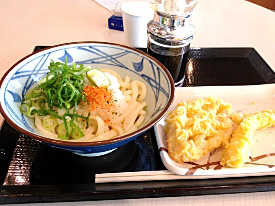 丸亀製麺 おろし醤油の冷+蓮根とイカの天婦羅|パンダ母さん🐼さん