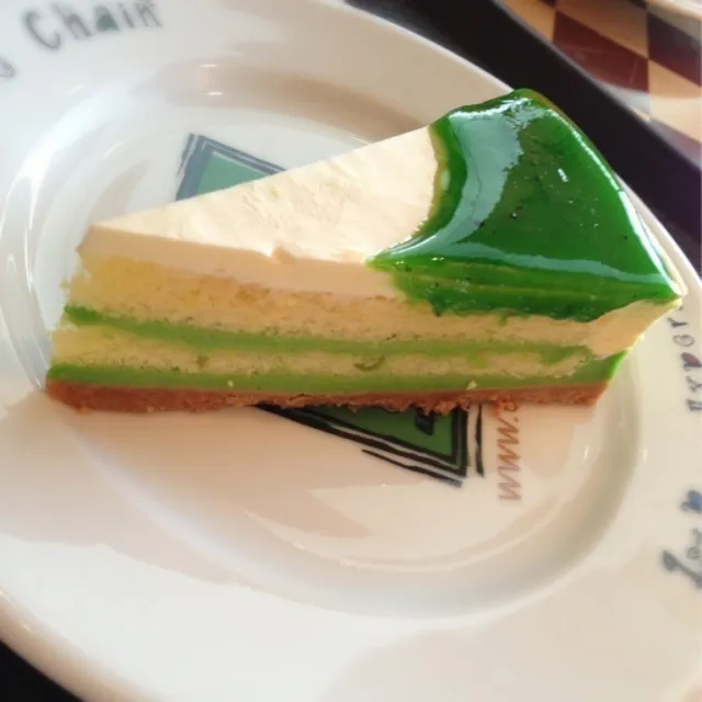 Snapdishの料理写真:Happy Мотнёя'δ Dαу:*:♪・2013 ゜'☆...((φ('ー'*)💚Kiwi Cheese Cake📍dr.CAFE COFFEE-122 Katong ,Singapore|🎀Kittyna🌸さん