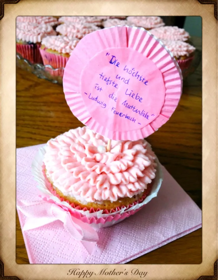 Wildberry Cupcake with Grenadine Creamcheese Frosting|Yunita Weisさん