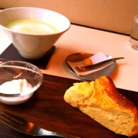 Snapdishの料理写真:あずき抹茶とさつまいもチーズケーキ(^^)|ばにたんさん