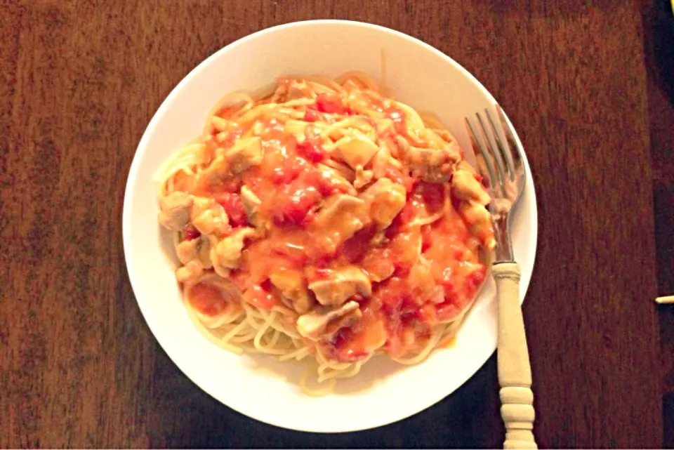 トマトとチキンのクリームパスタ|かこさん