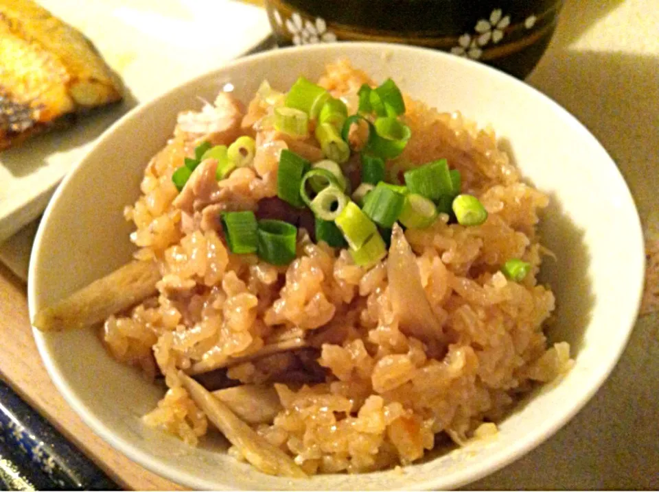 Snapdishの料理写真:鶏ゴボウの炊き込みご飯|chaa..さん