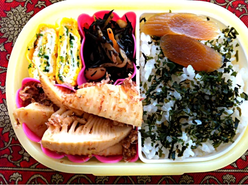 筍のおかか煮とひじきの煮物弁当|もえさん