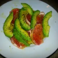 Avocado and grapefruit salad with lemon dijon vinaigrette|Gabriel Gallegosさん