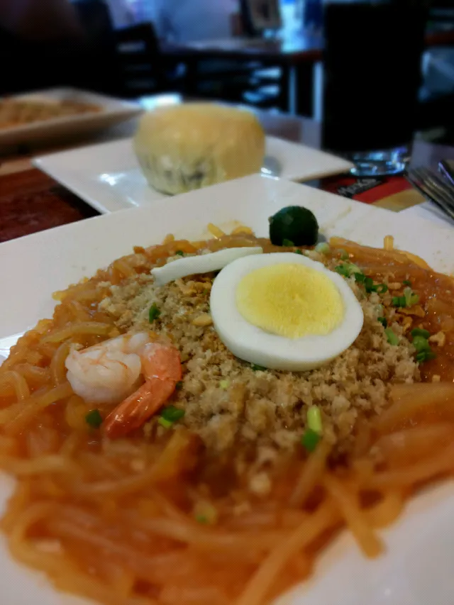 Snapdishの料理写真:pansit lug lug with ube ensaymada|doresalyn calunsagさん