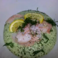 chilled cucumber soup with shrimp and fresh dill|Gabriel Gallegosさん