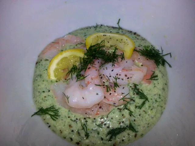 chilled cucumber soup with shrimp and fresh dill|Gabriel Gallegosさん