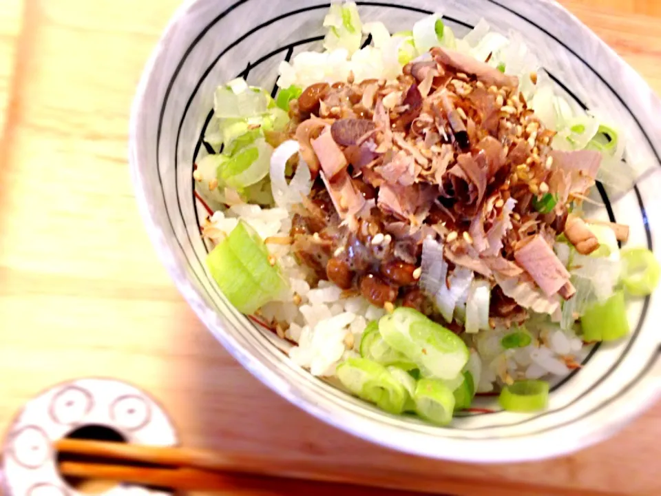 葱納豆鰹節に胡麻油を少々|ユキさん