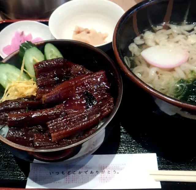 Snapdishの料理写真:穴子丼とうどんのセット|平原知宏さん