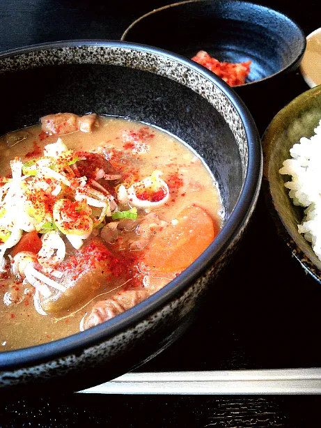 ＊＊限定 もつ煮込み定食＊＊
元八王子のワンコイン中華屋さん・福龍にて…|のものも🍻さん