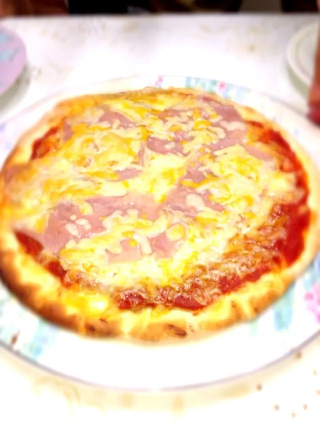 Snapdishの料理写真:Ham Pizza|Evelyn Isedaさん