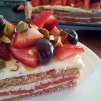 Snapdishの料理写真:Strawberry and watermelon cake|Michelleさん