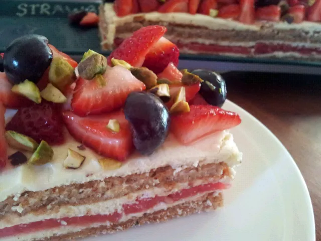 Snapdishの料理写真:Strawberry and watermelon cake|Michelleさん