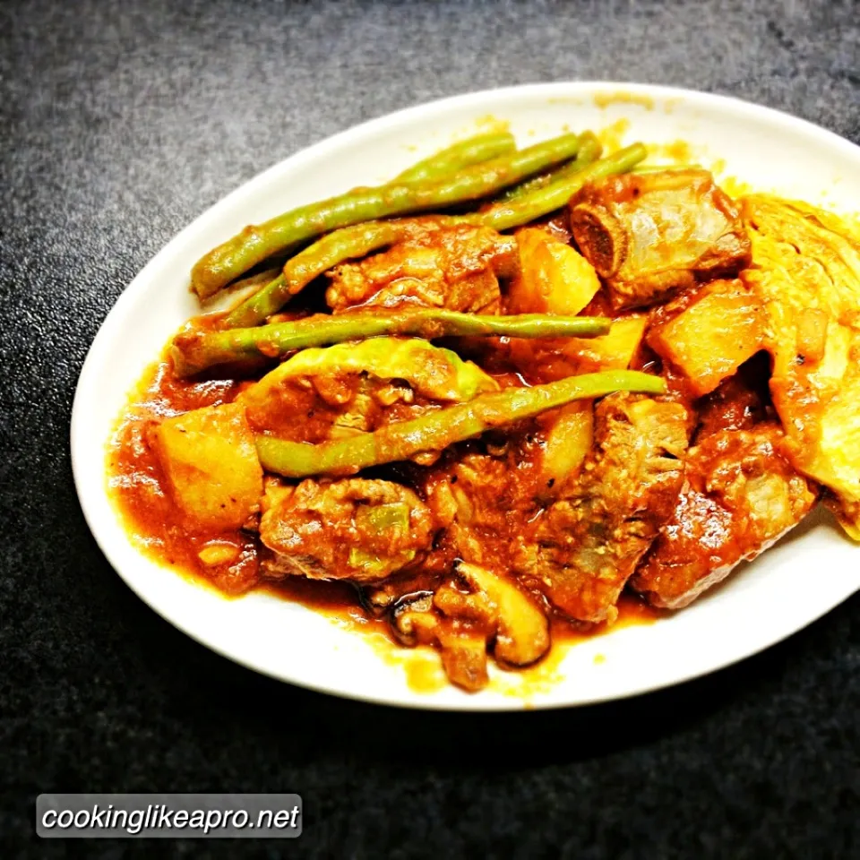 My take on pochero, pork stew with plantains and vegetables|Rizza Javierさん