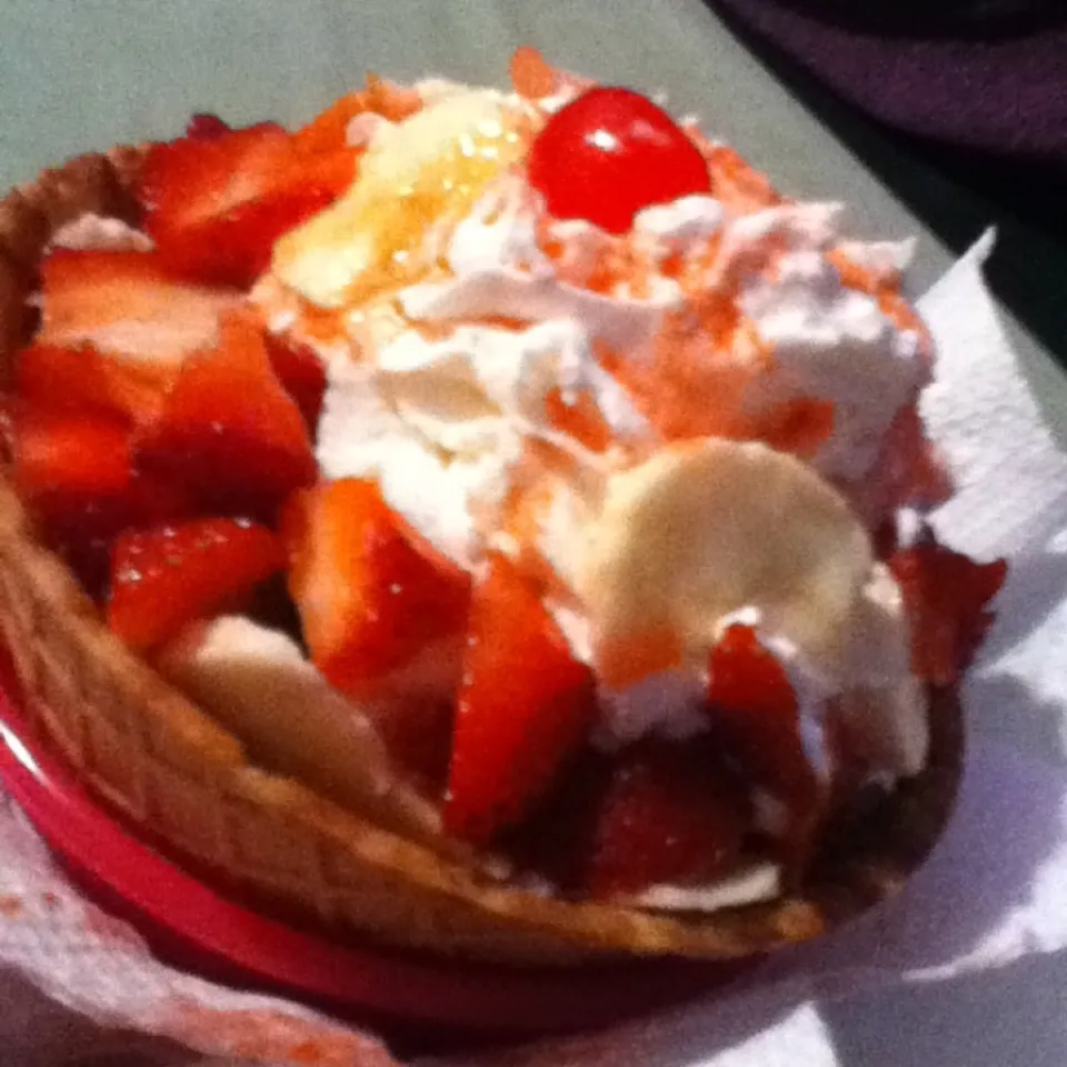 Ice cream and waffle bowl|BriieBriieさん