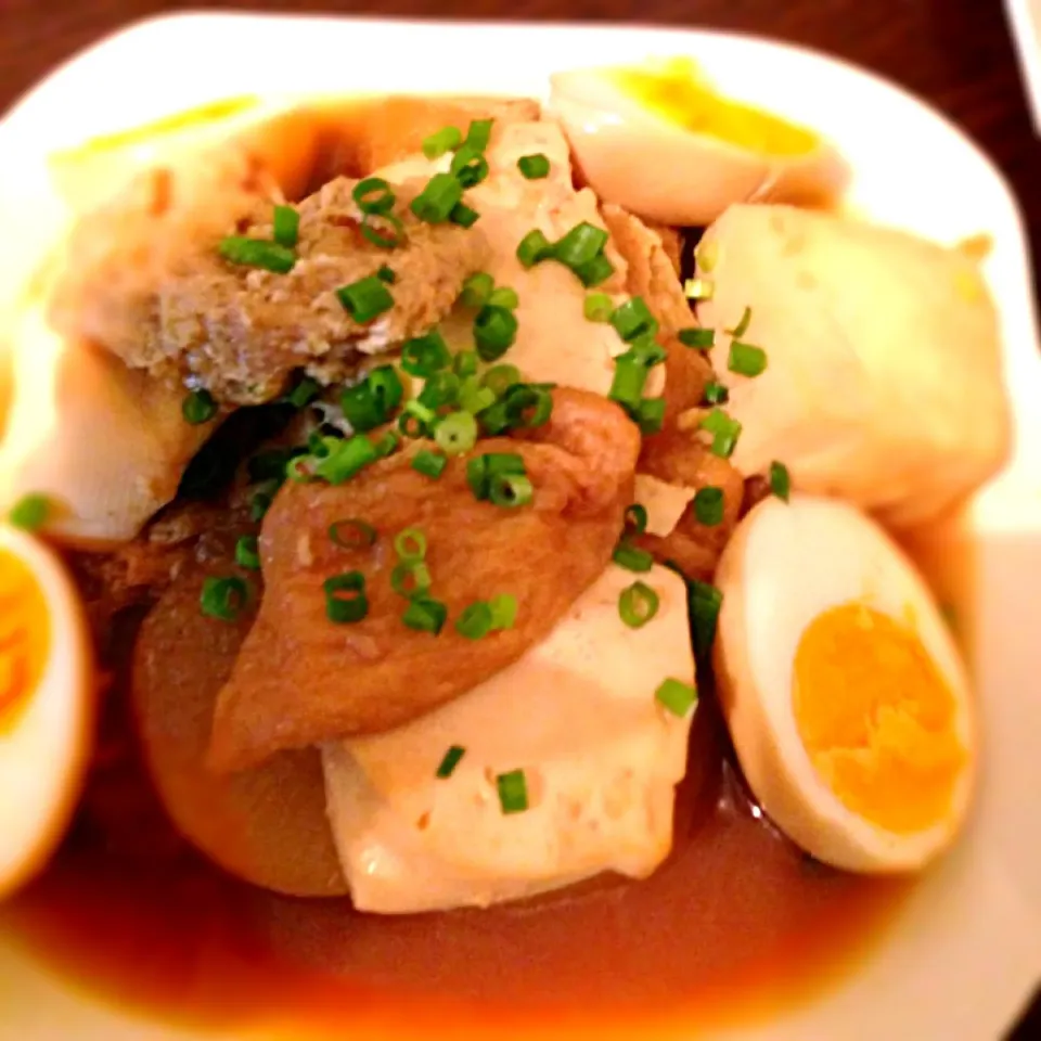 大根と卵と油揚げと豆腐を煮たやーつ|かずたまんさん