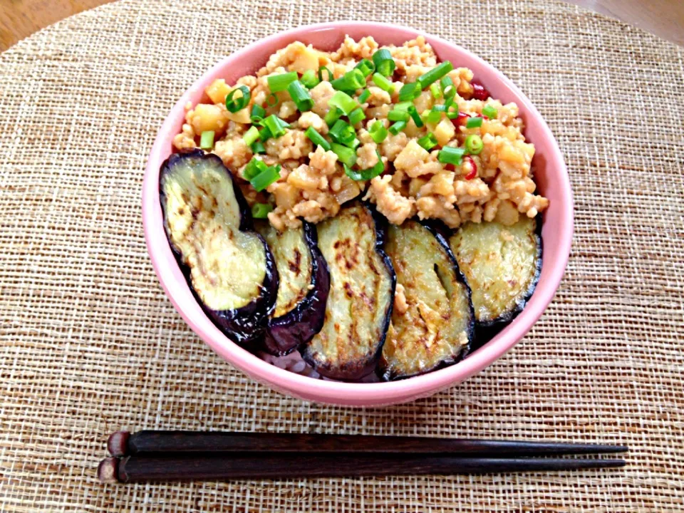 茄子と鶏味噌そぼろ弁当|信太郎さん