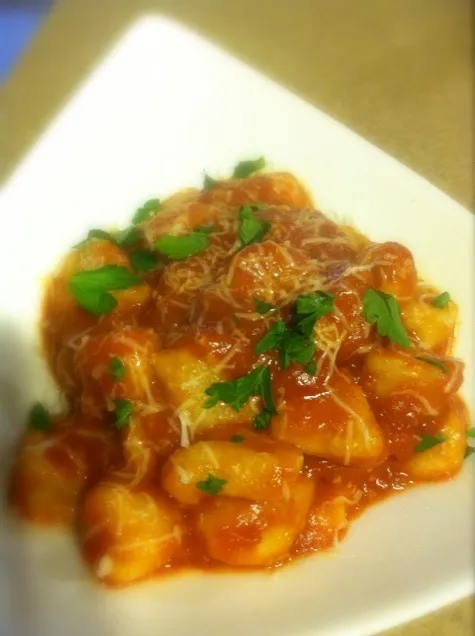 Mascarpone and ricotta gnocchi with a spicy tomato sauce|Mark Nataliさん