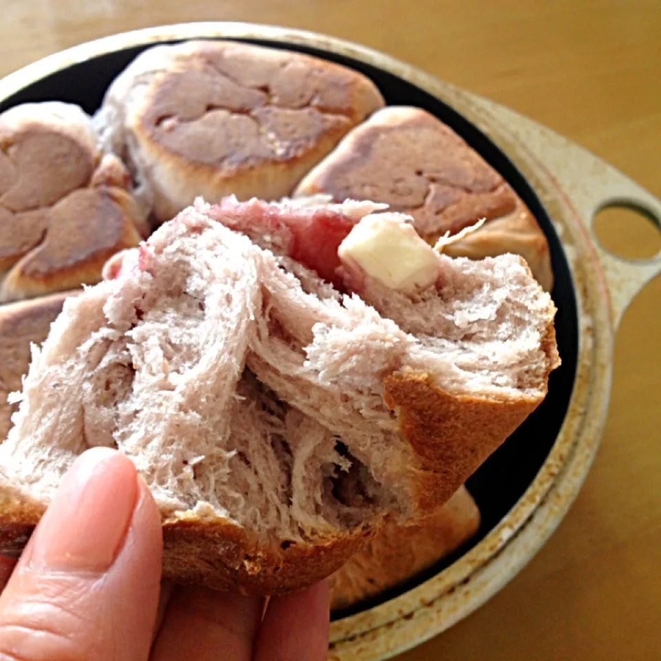 パンが焼けたよ〜♡今日はブルーベリーとクリームチーズ味だよ♡|さちこ(さがねっち)さん