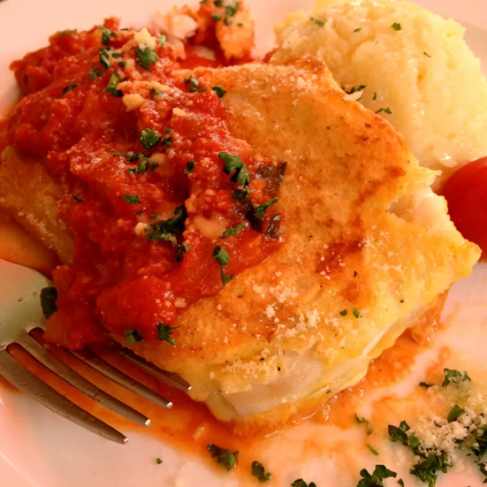 Parmesan crusted fish and tomato sauce|lauren shannonさん