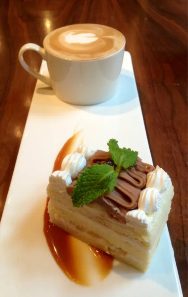 High tea chestnut cake and cappuccino|Foodさん