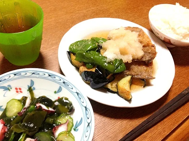 Snapdishの料理写真:カレイの唐揚げ、酢の物|尾崎遥さん