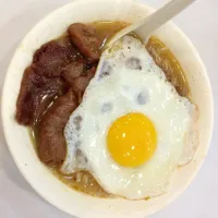 Snapdishの料理写真:ホンコンStyle 牛肉たまごラーメン|Nathanael Wongさん