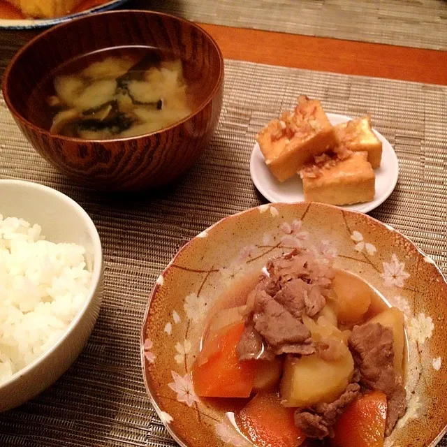 肉じゃが  焼き厚揚げ  味噌汁|ikukoさん