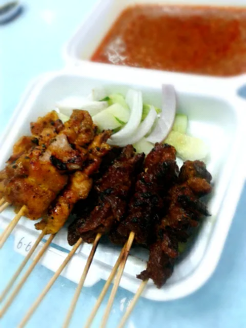 Snapdishの料理写真:lamb and chicken satay|Derbie Wongさん