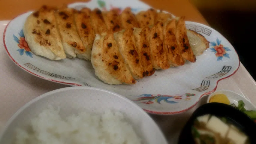 餃子定食(中)|ボンゴさん