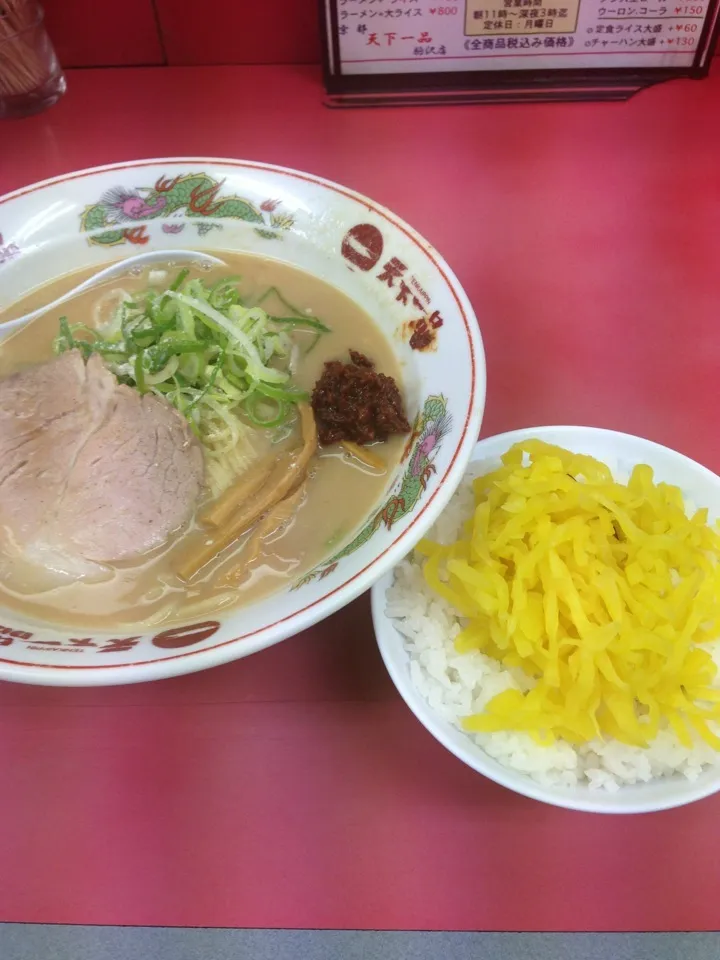 ラーメン、半ライス付き|naritomo koharaさん