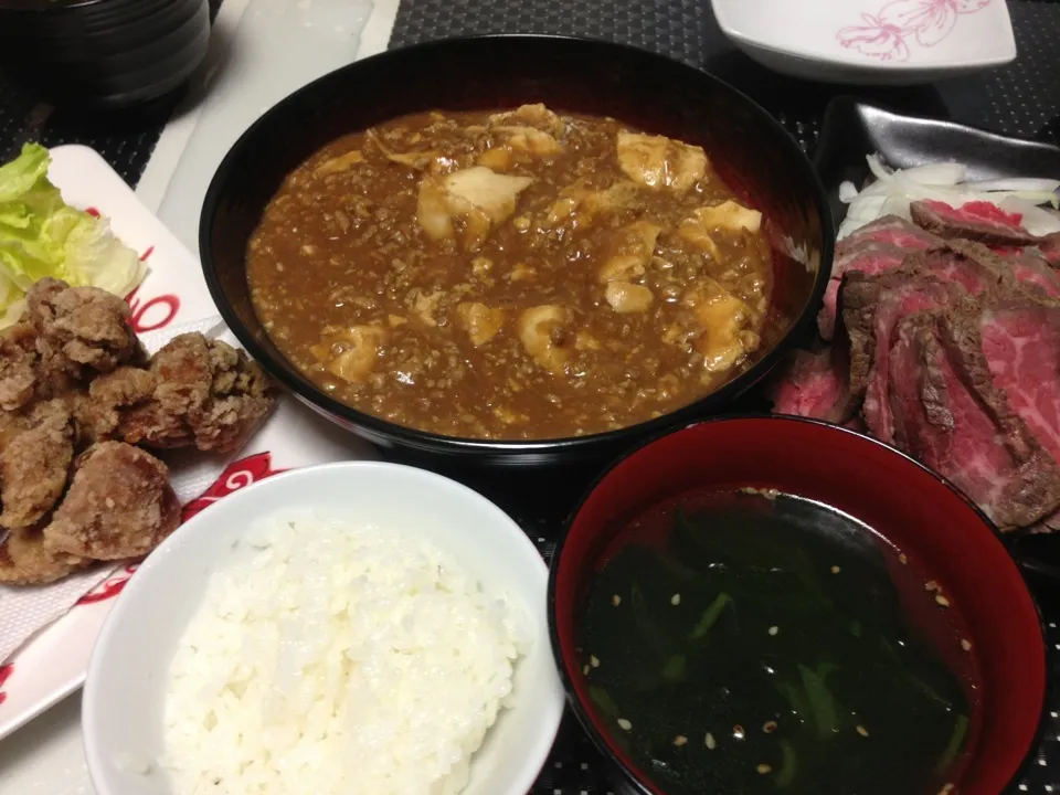 麻婆豆腐☆唐揚げ☆ローストビーフ☆ワカメスープ|MEGUMIさん