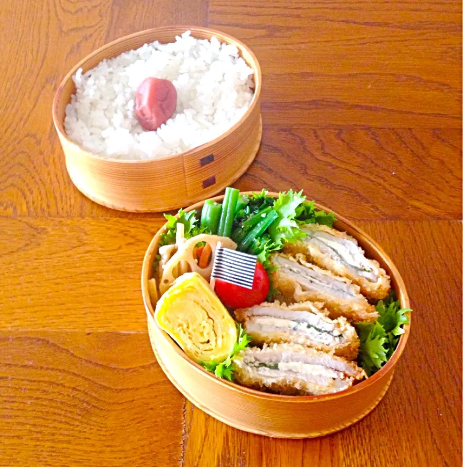 Snapdishの料理写真:5.15 大葉とチーズ豚カツのお弁当|あやふーさん