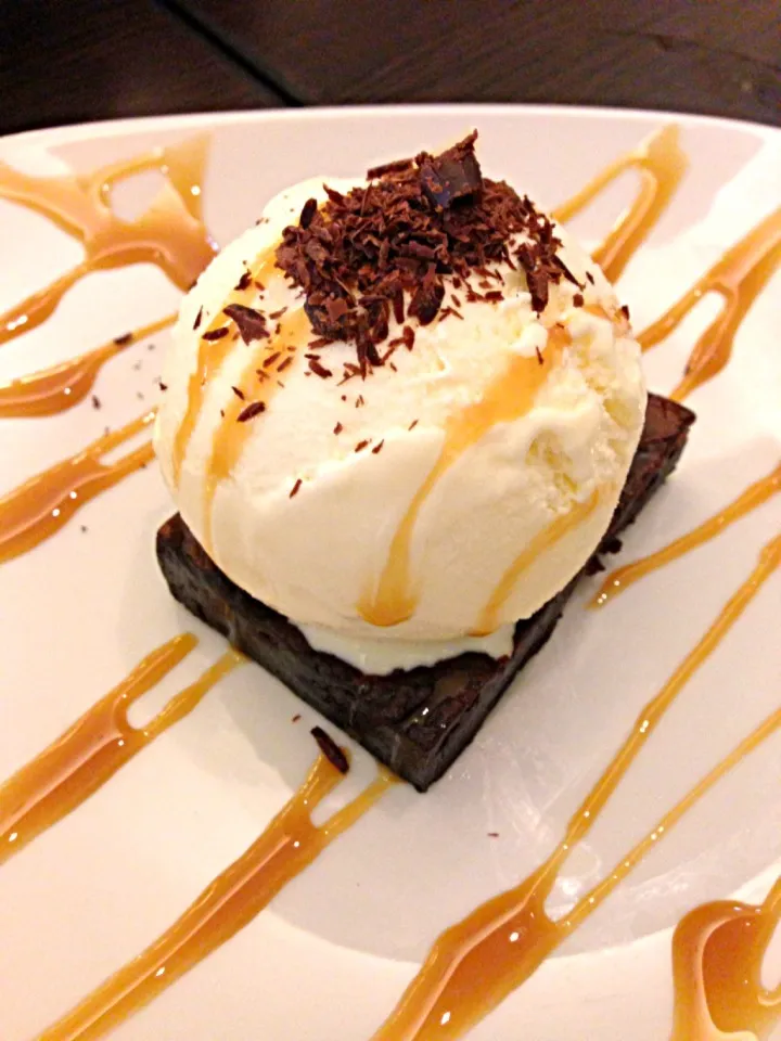 caramel brownie and vanilla icecream|josielyn bolisayさん