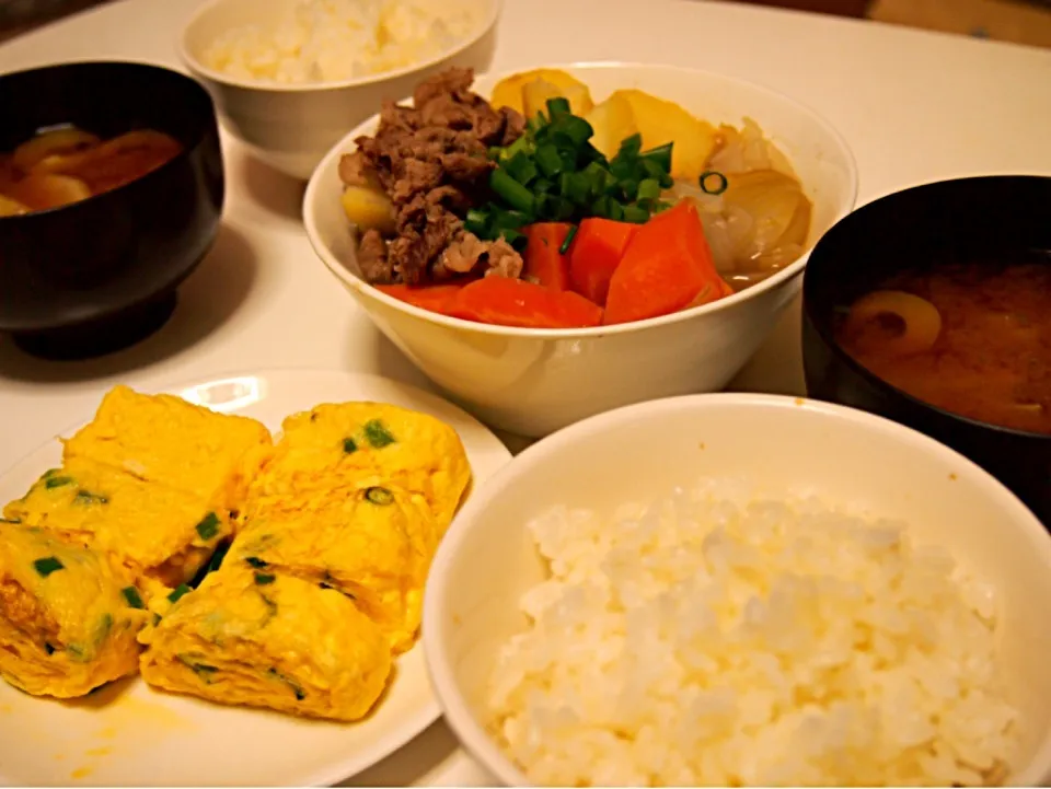 Snapdishの料理写真:肉じゃか定食|まなっぷさん